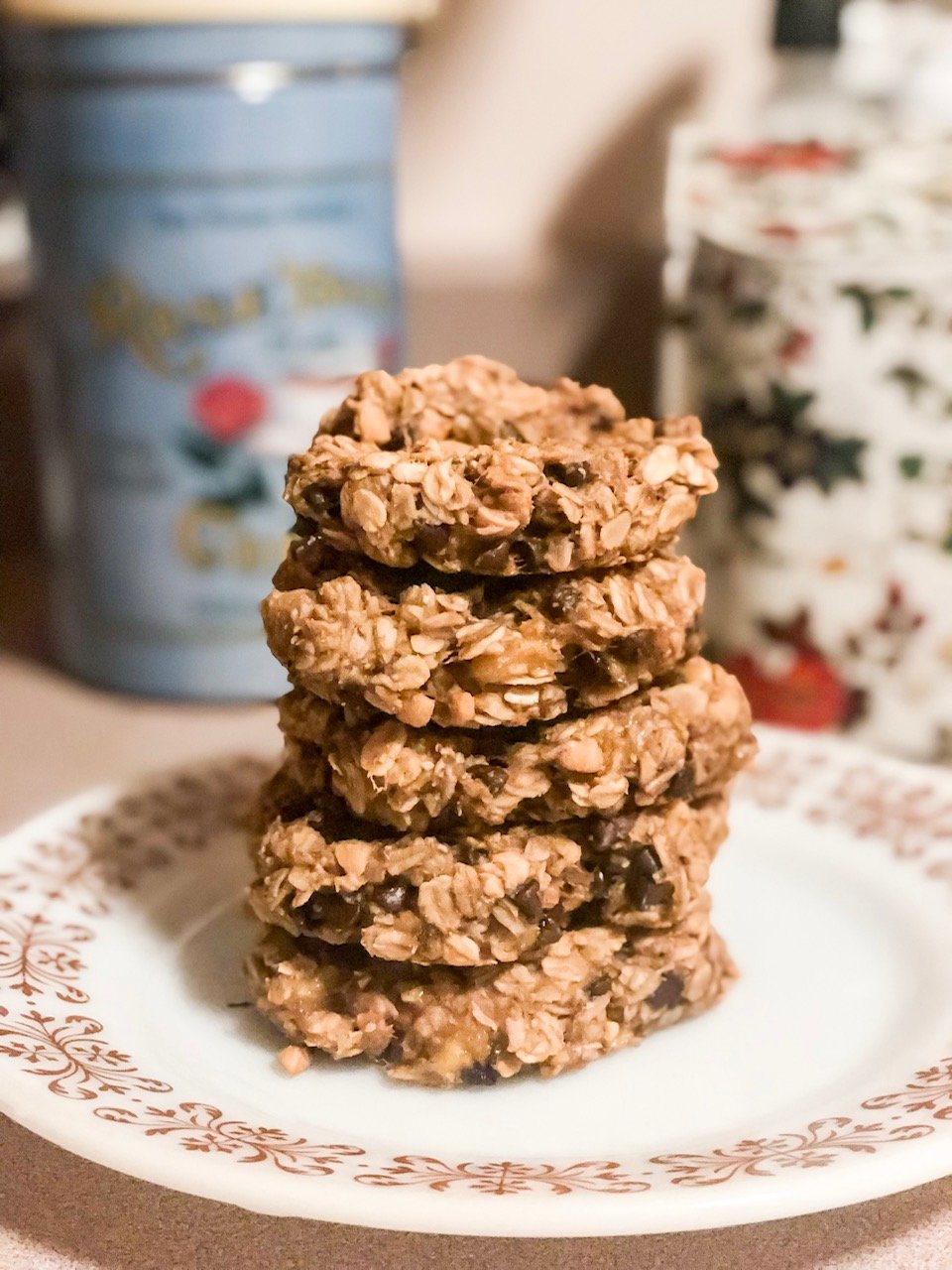 These breakfast cookies are super filling and guilt free! This recipe makes about 10 cookies.
